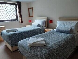 SWANSEA VALLEY - CHARACTER COTTAGE STYLE SIX BEDROOM B&B - APPOINTED TO A VERY GOOD STANDARD Photo 5