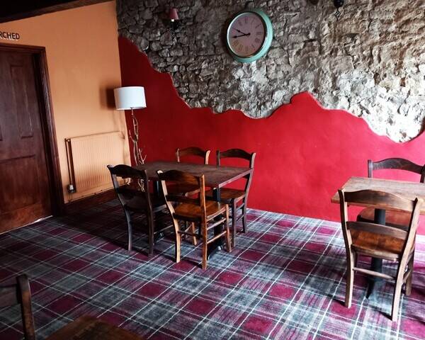 CARMARTHENSHIRE - TORBAY INN, LLANDEILO - WELL APPOINTED COTTAGE STYLE PUBLIC HOUSE Photo 7