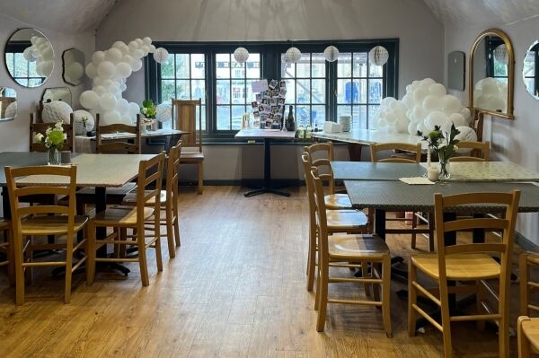 Licenced Cafe - Devizes Photo 7