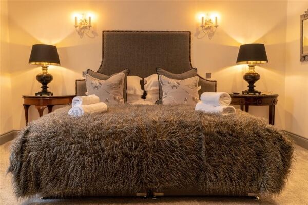 Under Offer: The Coach & Horses - Exceptional restored Georgian Building Photo 7