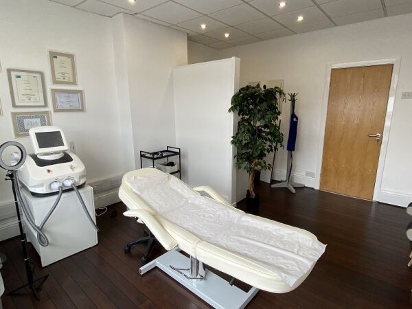 Extremely well established hair salon for sale Photo 7