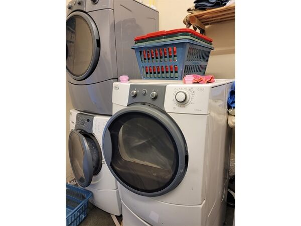 Highly rated dry cleaners for sale Photo 7
