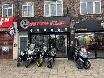 Motorcycle garage/shop for sale Motorcycle garage/shop for sale