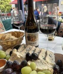 HIGH-END WINE BAR AND DELICATESSEN Photo 7