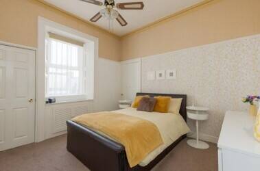 Well presented B&B/family home located within affluent seaside town close to all amenities. Photo 7