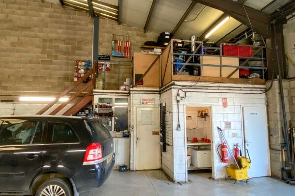 MOT & Car Servicing Garage Photo 7