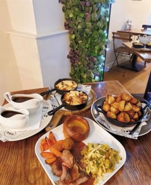 A FULLY LICENSED RESTAURANT AND COFFEE SHOP Photo 7