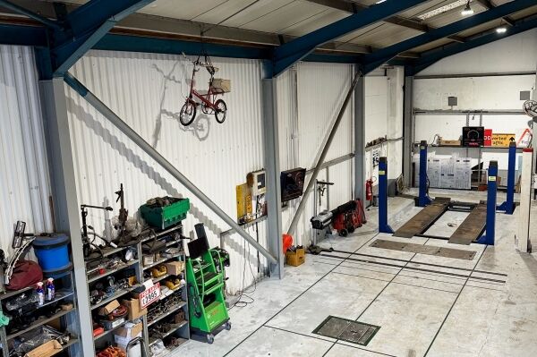 New Price! Garage & MOT Test Centre Photo 7