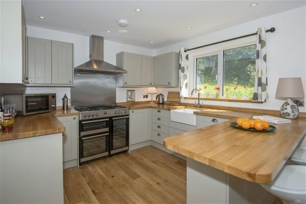 INDEPENDENT JOINERY COMPANY OFFERING BESPOKE WOODEN FURNISHINGS Photo 7