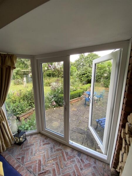 Luxury Cattery  with an impressive detached house plus 2 bed letting cottage (licensed for 44 cats) Photo 7