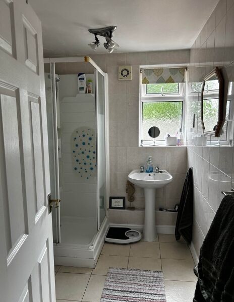Unique Long Established Aquatics Business with Accommodation West Midalnds Photo 7