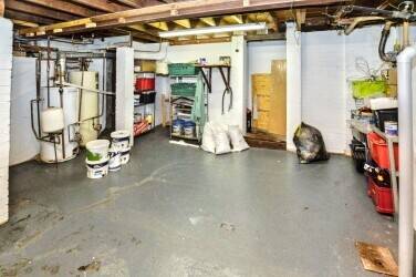 Freehold Launderette & Hairdressers Photo 7