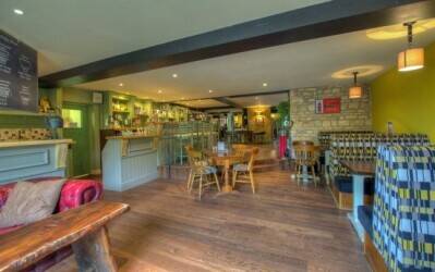 COTSWOLDS – 17TH CENTURY GRADE II LISTED BLACK AND WHITE TUDOR INN Photo 7