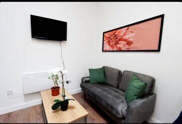 Freehold Multi Let Commercial Investment Photo 6