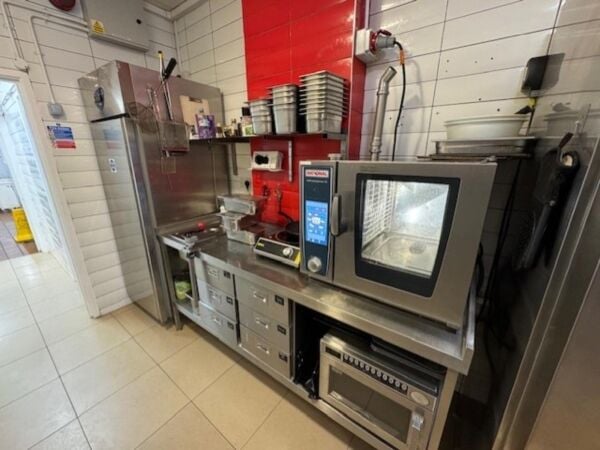 Leasehold Fish & Chip Takeaway Located In Luton Photo 7
