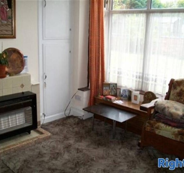 Retail Unit & Accomodation - WARWICKSHIRE Photo 7