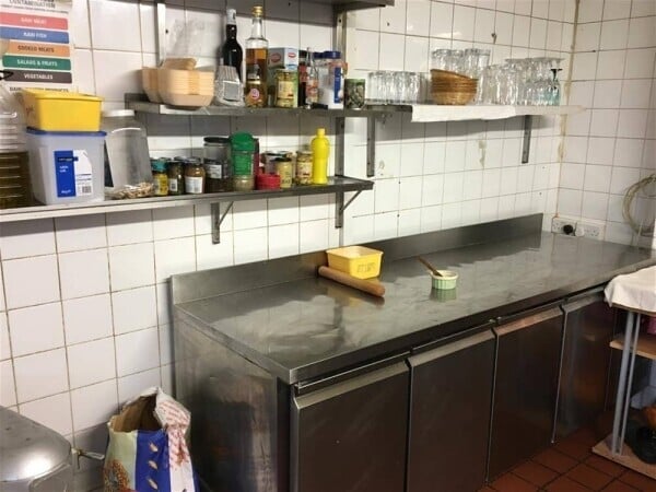 FULLY LICENSED ITALIAN RESTAURANT & PIZZERIA FOR SALE IN RINGWOOD TOWN CENTRE Photo 8