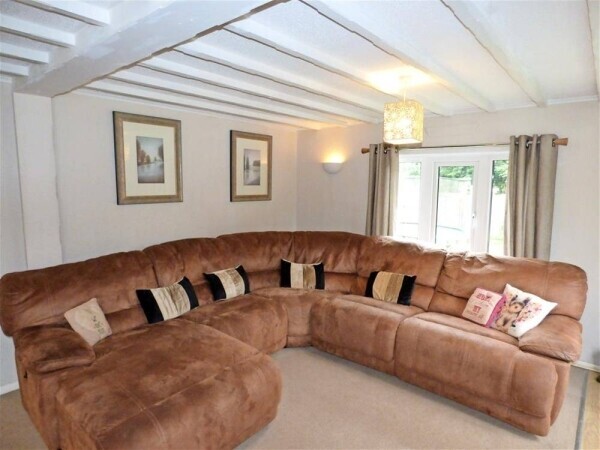 STUNNING PUBLIC HOUSE/RESTAURANT & FUNCTION VENUE WITH EXTENSIVE PRIVATE & GUEST ACCOMMODATION FOR SALE IN SOUTH WALES Photo 8