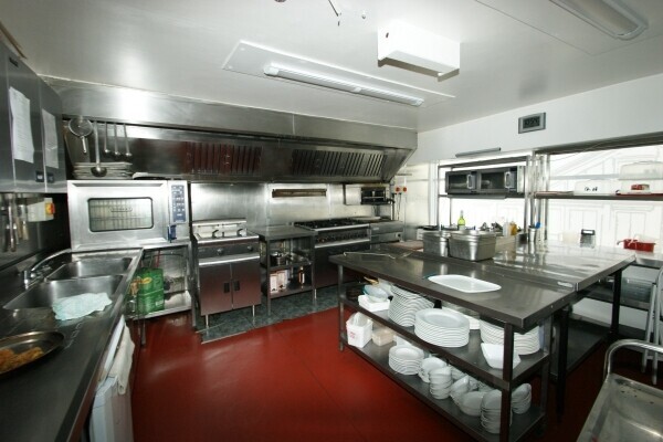 DEVON COASTAL TOWN CENTRE CAFE BISTRO WITH CONSERVATORY & COURTYARD Photo 8