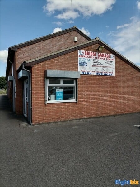 SERVICE, REPAIR AND MOT GARAGE Photo 8