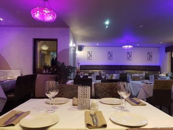 100 seater restaurant with 40 space bar. Outside decking area for 50, Beer garden for 80 Photo 8