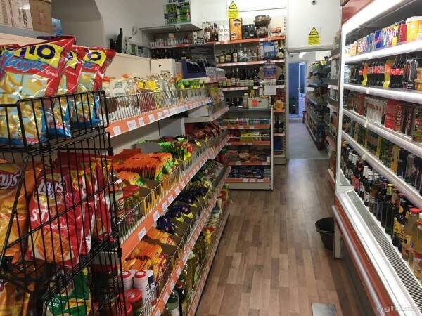 Eastern European shop for sale in Little Thrurock with a spacious garage, garden and basement Photo 8