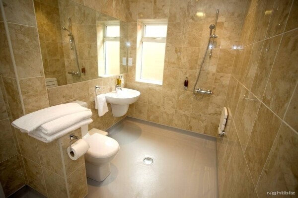 LUXURY INNOVATIVE ACCOMMODATION CONCEPT,  2 BEAUTIFULLY PRESENTED PROPERTIES  A  UNIQUE OPPORTUNITY. Photo 8