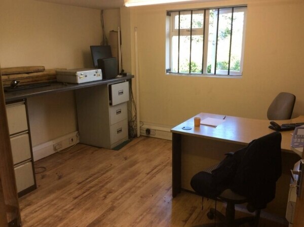 Well Established Tyre & Exhaust Centre Photo 8