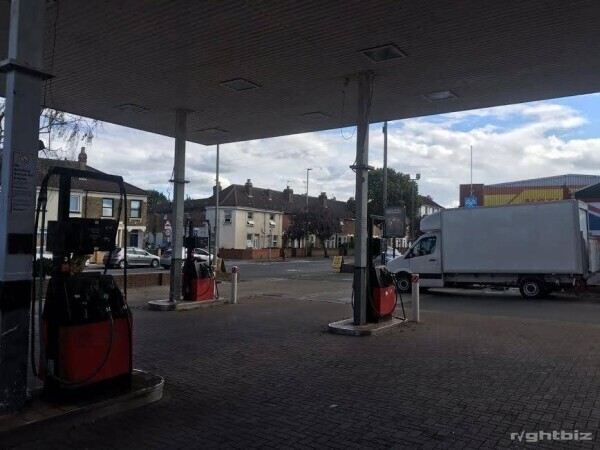 *TEXACO PETROL STATION FOR RENT* With 4 x Filling Pumps - Double Sided *With Convince Store* Photo 8