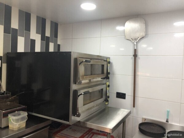Takeaway and fish and chips shop fully equipped Photo 8