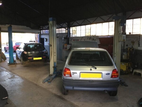 Long Established MOT & Service Garage Photo 8