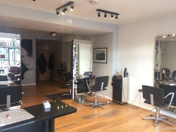 FREEHOLD HAIR SALON WITH ACCOMMODATION, KENT Photo 8