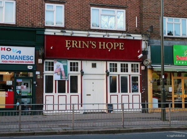 LONDON - POPULAR LIVE MUSIC & SPORTS BAR Photo 8