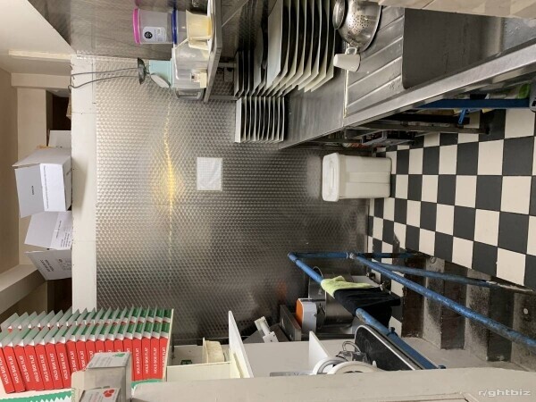 We have a very good location pizza takeaway with a two oven and also it has another kitchen Photo 8