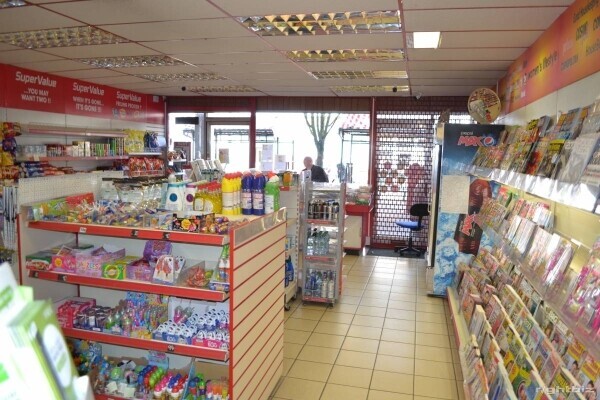 Exclusive to the market, this busy hidden gem is located in Wednesfield, Wolverhampton £8k PW Taking Photo 8