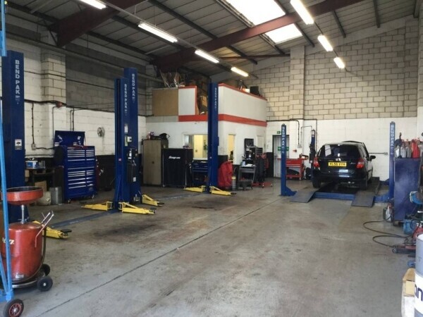 Highly Reputable Garage/MOT and Service Centre Photo 8