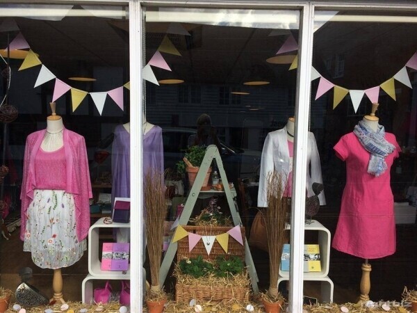 PRICE REDUCED FOR SWIFT SALE Ladies Fashion Boutique - prime location, BILLINGSHURST Photo 7