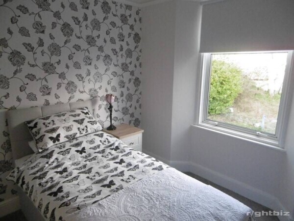 Retail Business with accommodation to let Photo 8