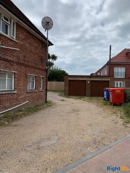 Freehold for sales - Licenced Restaurant, adjoining shop and two 2 bed flats in Hayling Island Photo 8