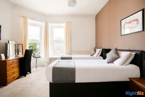 Corner Hotel for Sale - Well presented town centre Hotel for sale in golfing Mecca Photo 8