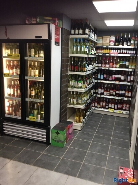 Well Fitted Self Service Convenience Store Photo 8