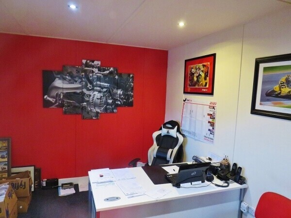 Long Established Car Sales Showroom and MOT Garage Photo 8