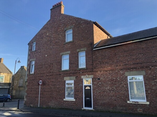 Convenience & Off Licence with 5 Bed Property Sales £16,000 Weekly Photo 8