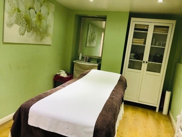 Leasehold Nails and Beauty Salon for sale in Purley Photo 8