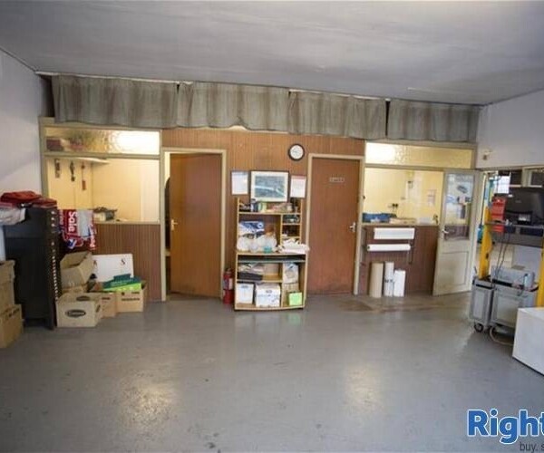 MOT Test Station- Gwynedd Photo 8