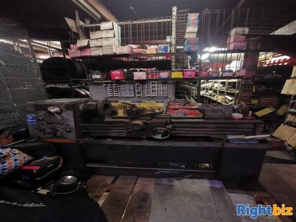 Well known traditional garage for sale Photo 8