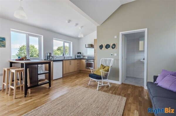 Immaculate Hotel on the North Cornish Coastline For Sale in Perranporth Photo 8