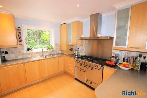 Popular Greencourt Guest House in the Busy Tourist town of Oban For Sale Photo 8