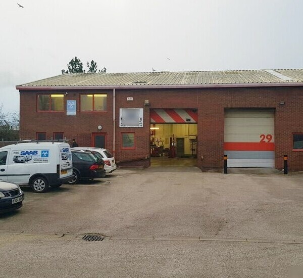 Freehold: Established Car Saab Specialist Garage and Mot testing Centre in Prime Location Photo 8