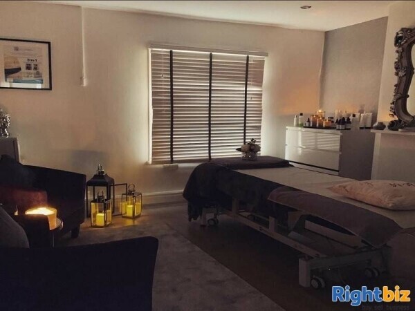 Newly established beauty salon business for sale. Photo 8